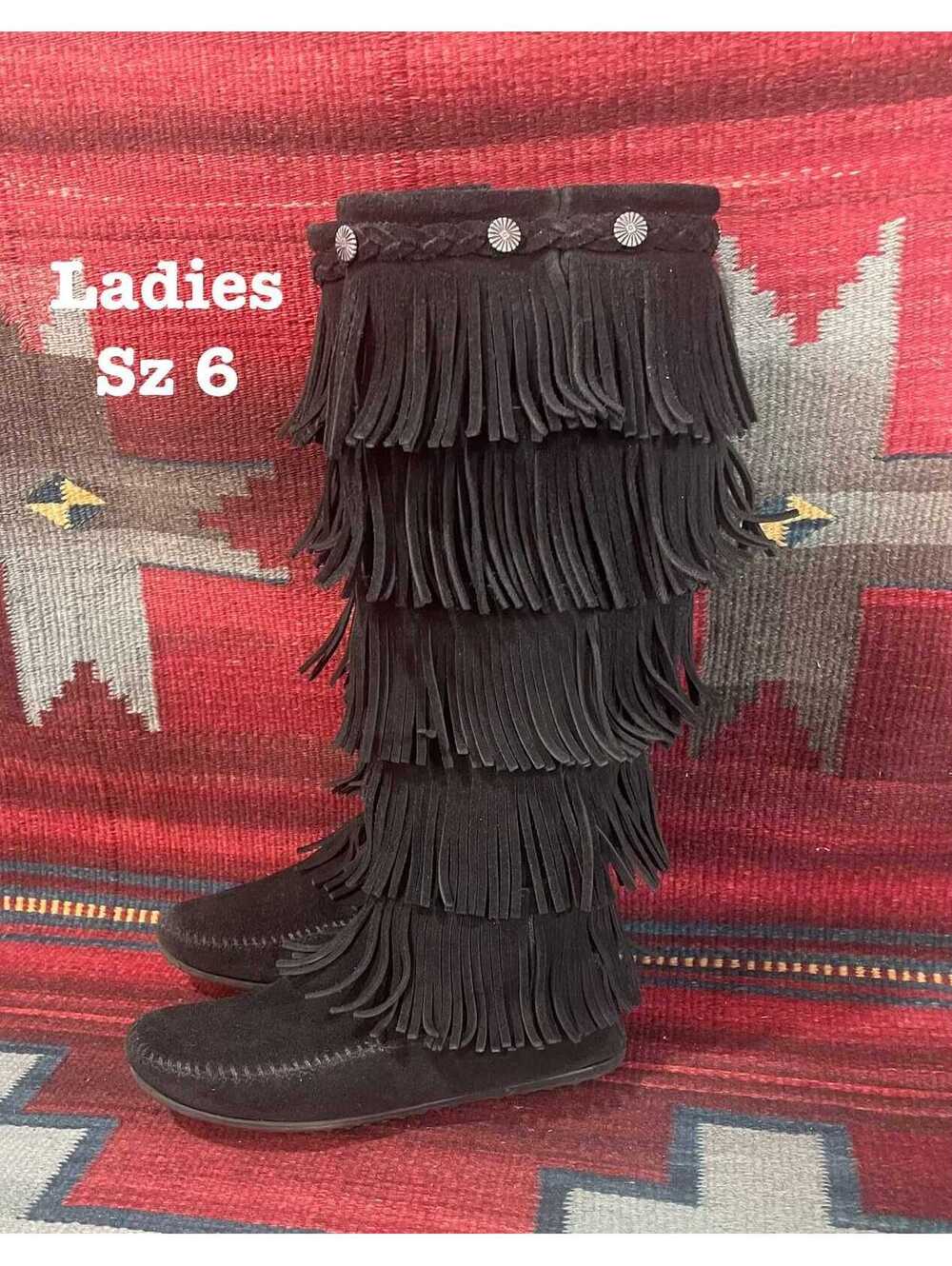 Vintage Minnetonka Ladies sz 6 Black Suede 5 Layer Fringe Moccasins Tall boots